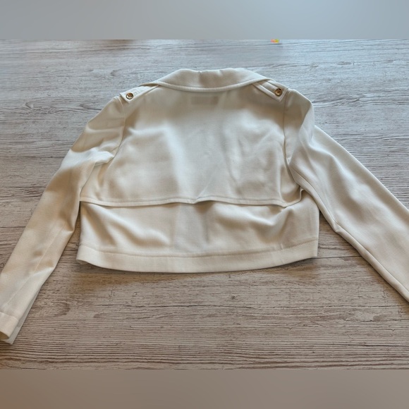Tahari Cropped Trench Blazer Jacket White with Gold Detail button Shoulders 12P - Picture 6 of 12